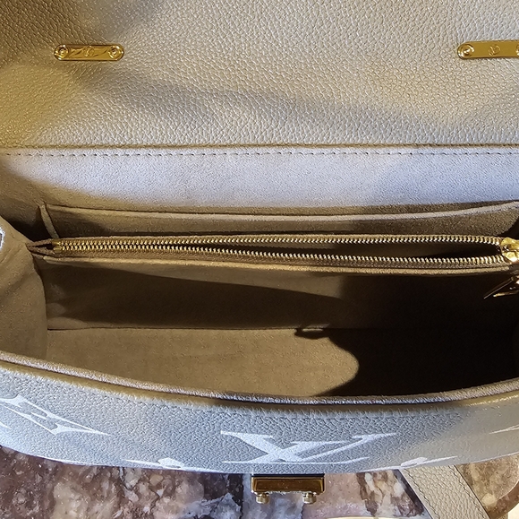Louis Vuitton Empreinte Monogram Giant Madeline MM in Dove Grey - Picture 11 of 16